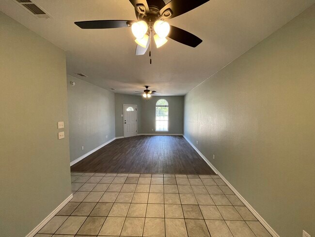 Photo - 423 W Thomas St