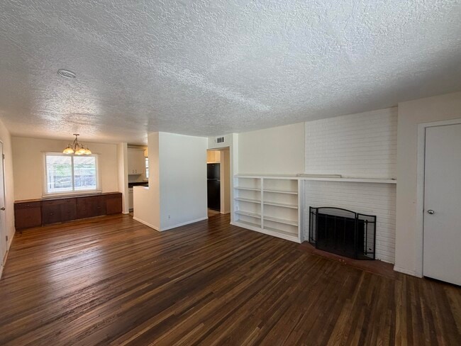 Photo - 317 Cagua Dr NE