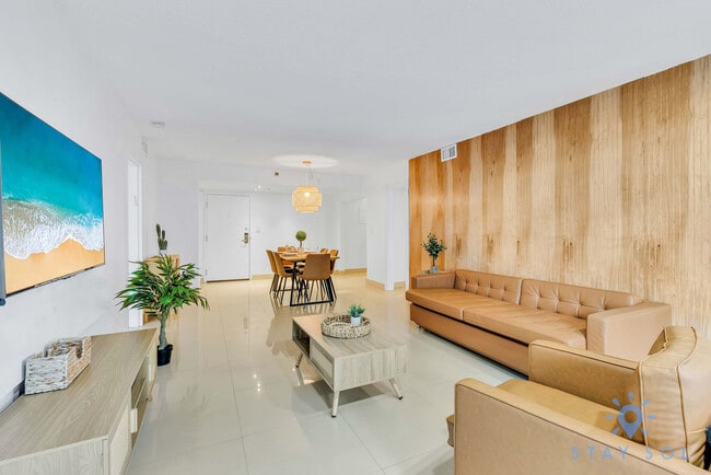 Photo - 5225 Collins Ave Unidad ID1227475P