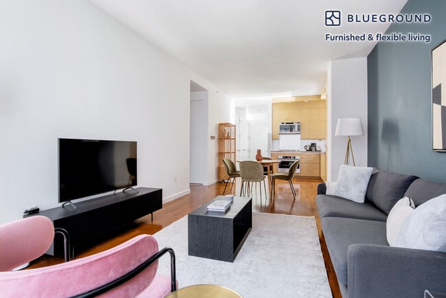 1600 Broadway-SI FL14-ID697
