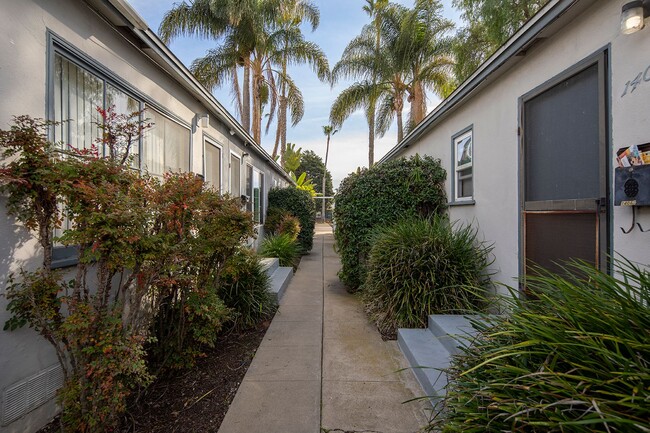 Building Photo - Charming Attached Cottage in the Heart of PB Unit 1406 1/2