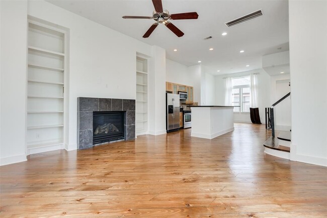 Building Photo - 2002 Blodgett St