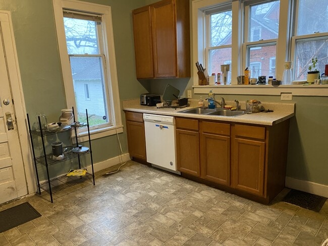 Photo - 11 W 14th St