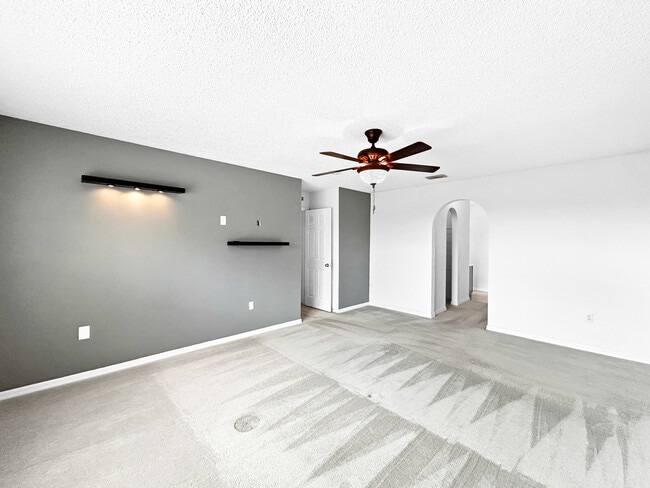 Photo - 1035 Ronlin St