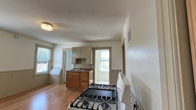 Building Photo - 2 Thenius St Unit 1 Rental
