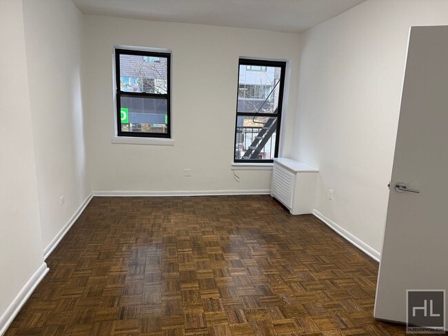 Photo - 3 AVENUE Unit 2