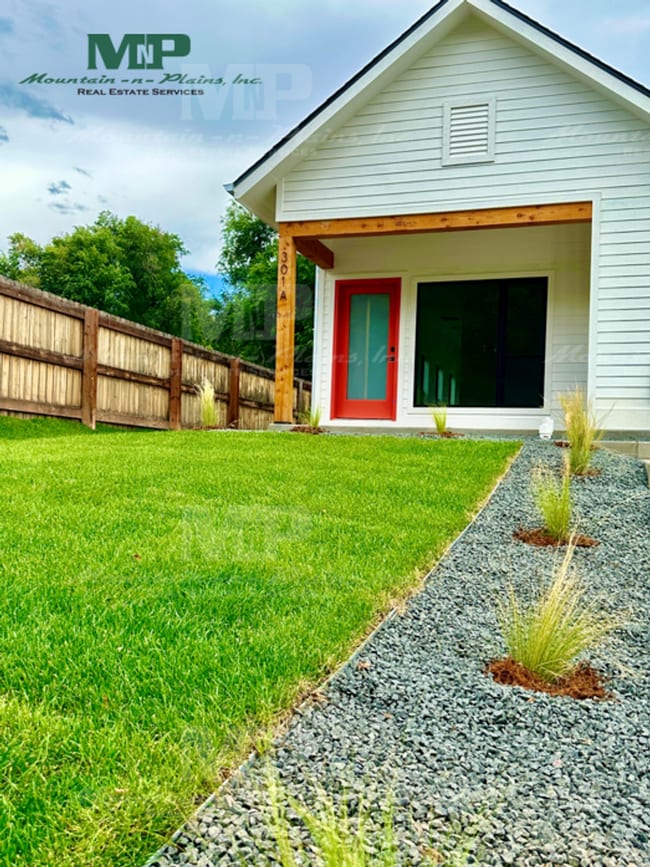 Building Photo - 301 Parker St