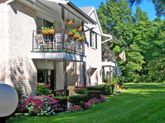 Building Photo - GREENLEAF Rental