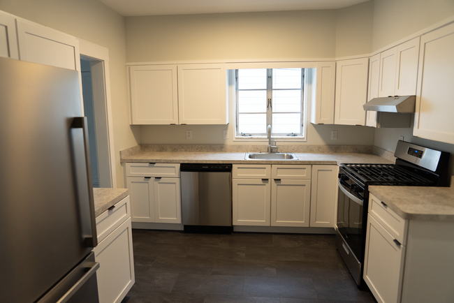 Kitchen - 10122 Adelaide Ave House