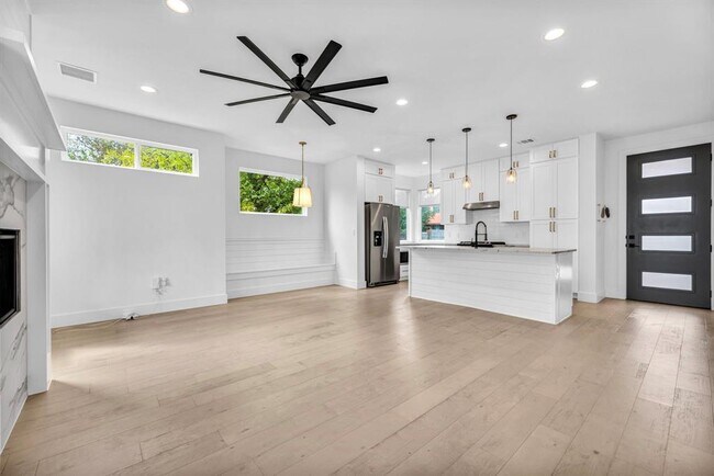 Photo - 2405 E 11th St