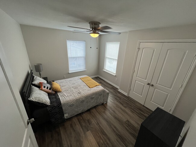 Dormitorio 1 - 110 N Burr St