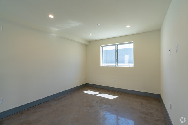 Studio Loft - 640SF - T Loft Apartments