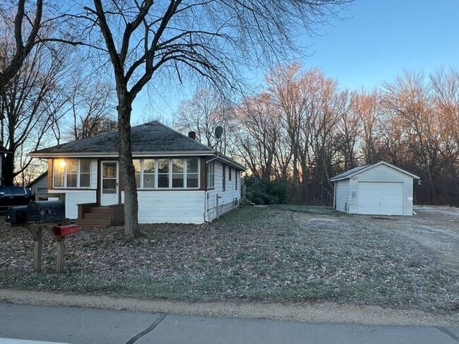 Building Photo - 2 BR House in Niles