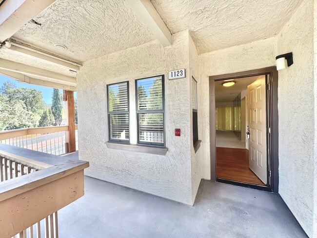 Building Photo - 1123 S Villa Way