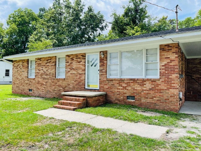 Photo - ADORABLE BRICK RANCH IN LAGRANGE *3 BR, 1 BA* NEWLY RENOVATED