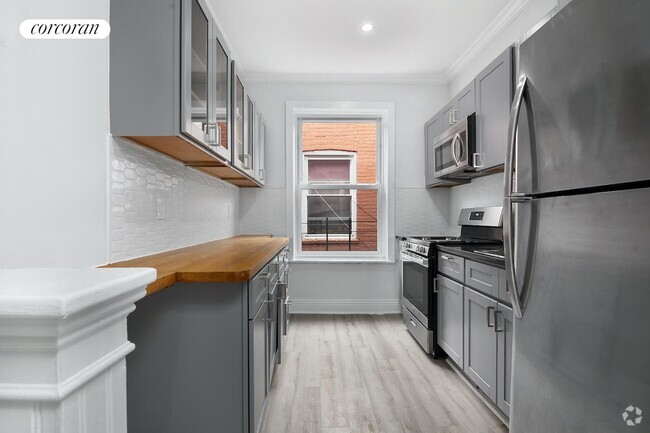 Building Photo - 566 Osborn St Rental