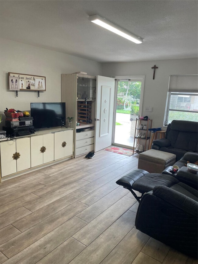 Photo - 4401 NW 43rd Ave