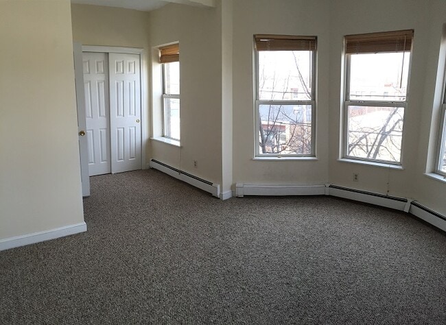 Photo - 135 Berkshire St Unidad 6 Rental