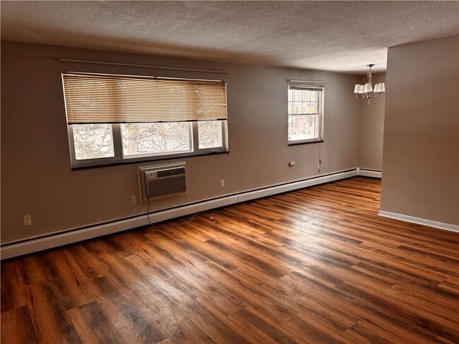 Building Photo - 809 East Ave