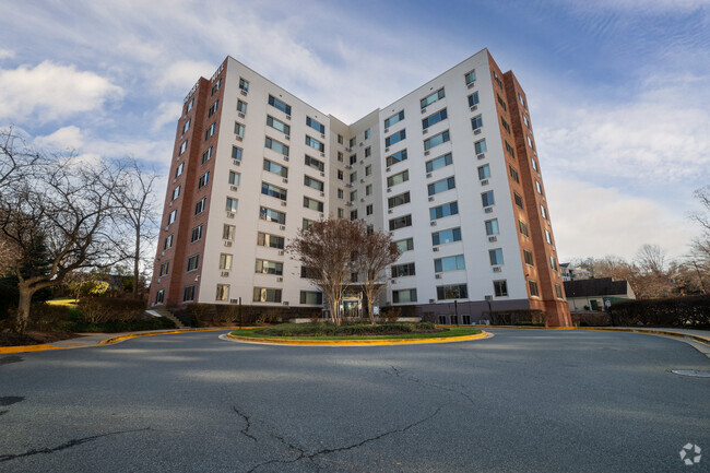 Building Photo - Pooks Hill Tower & Court Rental