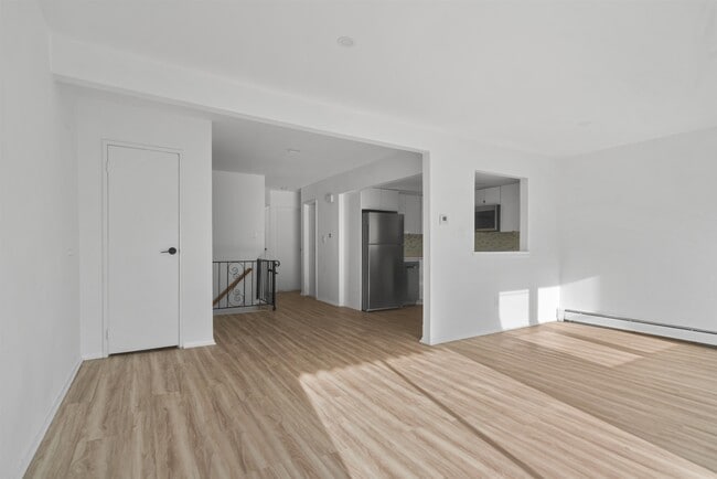 Building Photo - 4017 Hudson Ave Unit 3