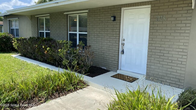 Building Photo - 2125 Emerald Ct