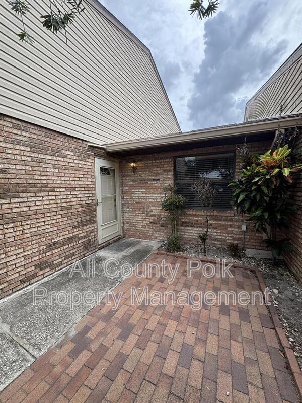 Photo - 542 Lake Carolyn Cir