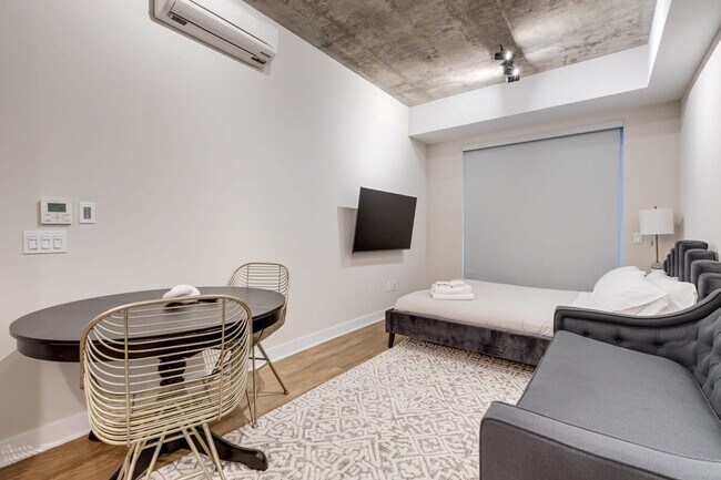 Photo - 742 Rue William Unit FL1-ID1254790P