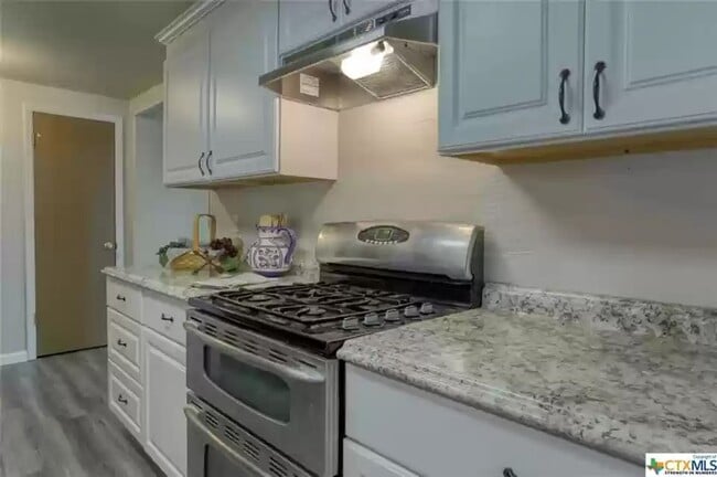 Photo - 422 E Robin Ln