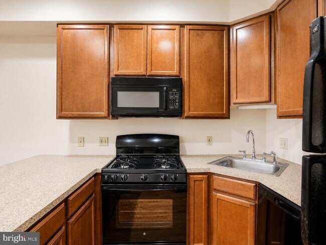 Photo - 2542 W Girard Ave
