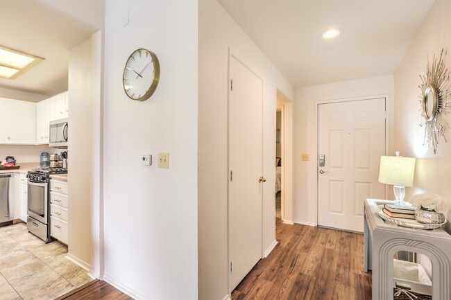 Building Photo - 260 E Flamingo Rd