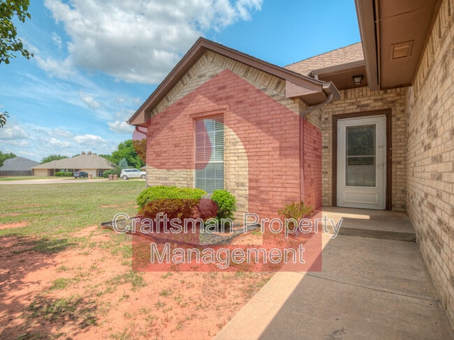 Photo - 2709 Silvertree Dr