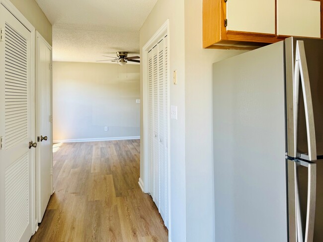 2BR,1.5BA-920 SF