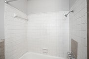 1BR, 1BA - 580SF - Bathroom