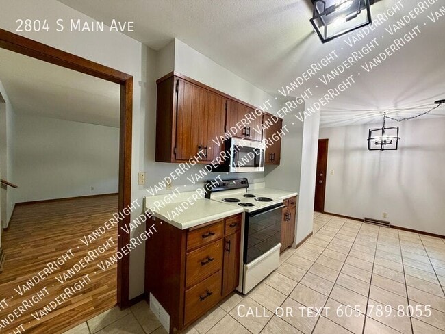 Building Photo - 2804 S Main Ave