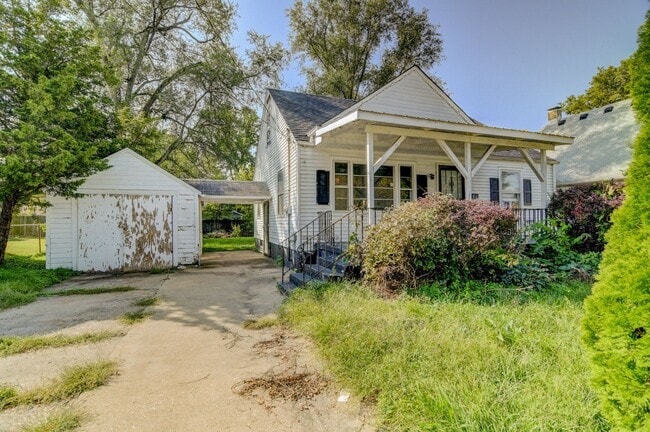 Photo - 759 E Lawrence St