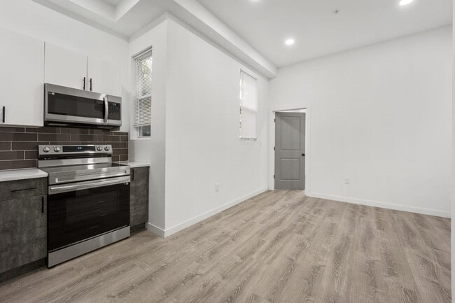 Photo - 1237 N 60th St Unit 2R