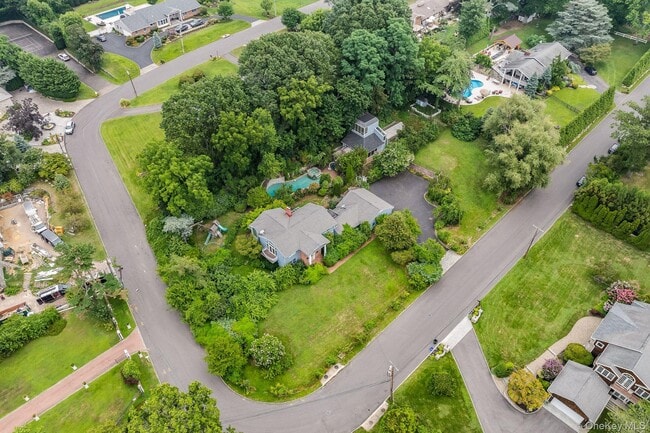 13 Whitney Cir