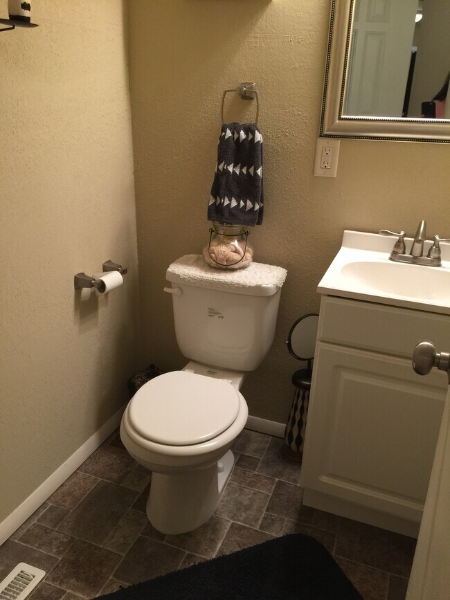 Photo - 901 N Wilbur Ln