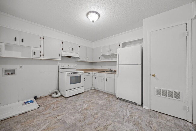 Photo - 110 Moore Rd