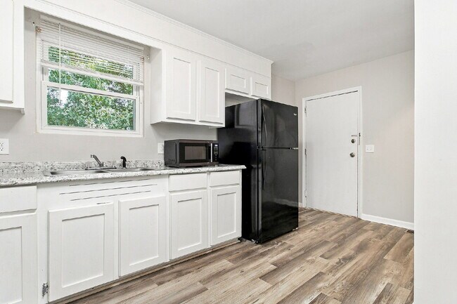Photo - 400 Richcreek Rd