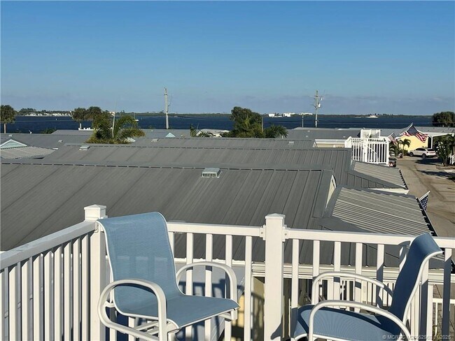Photo - 118 NE Bay Dr