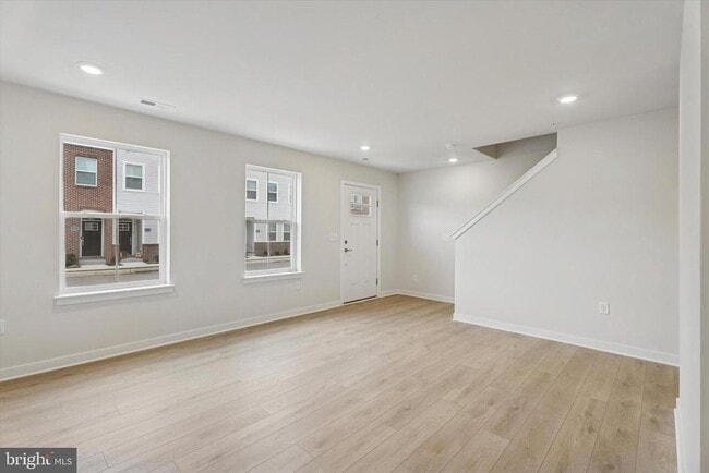 Building Photo - 19 E Front St