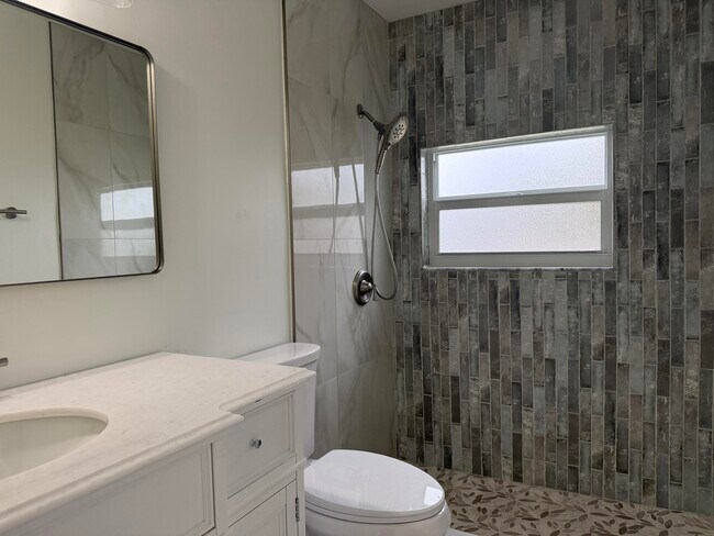 Photo - 509 Plymouth Rd