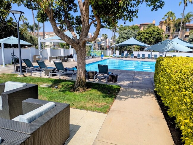 Building Photo - 7100 Playa Vista Dr Unit 120