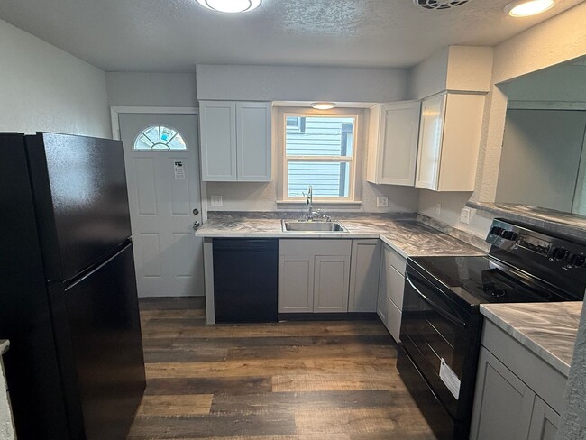 Building Photo - 410 Quincy St Unit 1
