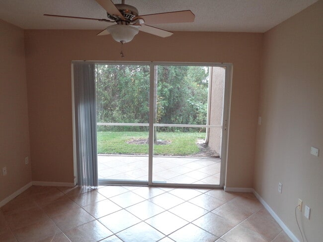 Photo - 3627 NW Adriatic Ln Unidad 106