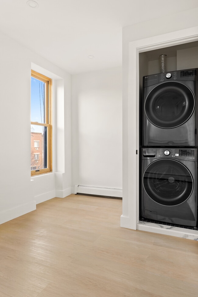 Photo - 744 Lexington Ave Unidad 2