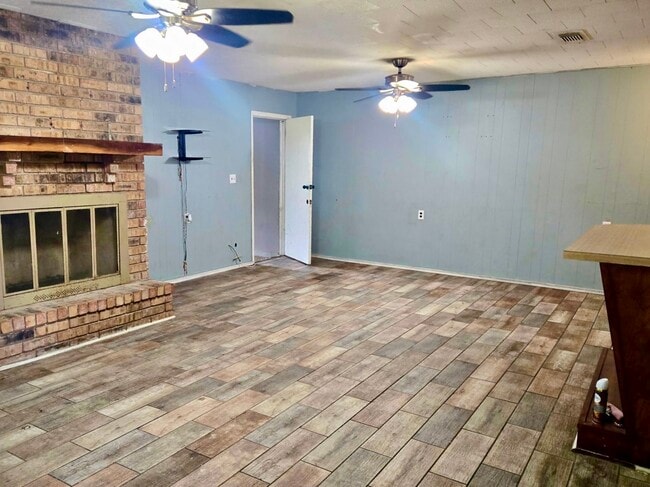 Photo - 860 Bingman Dr