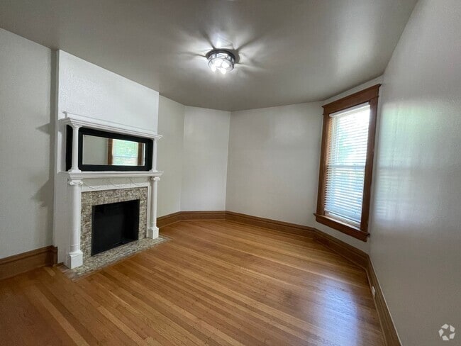 Building Photo - 1675 N Marshall St Unit 1675 N Marshall St 2nd Floor Rental